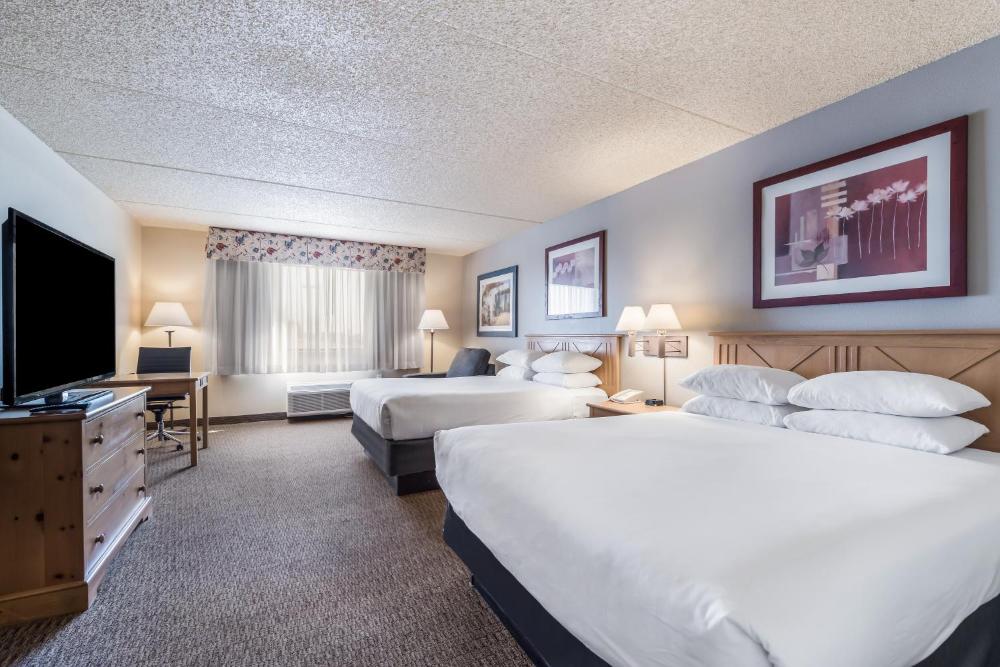 Deluxe Queen Room with Two Queen Beds interior